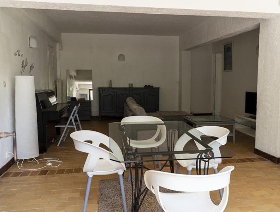 Charmant Rez De Villa Climatise Renove, 90M2 Avec Parking 카시스 외부 사진